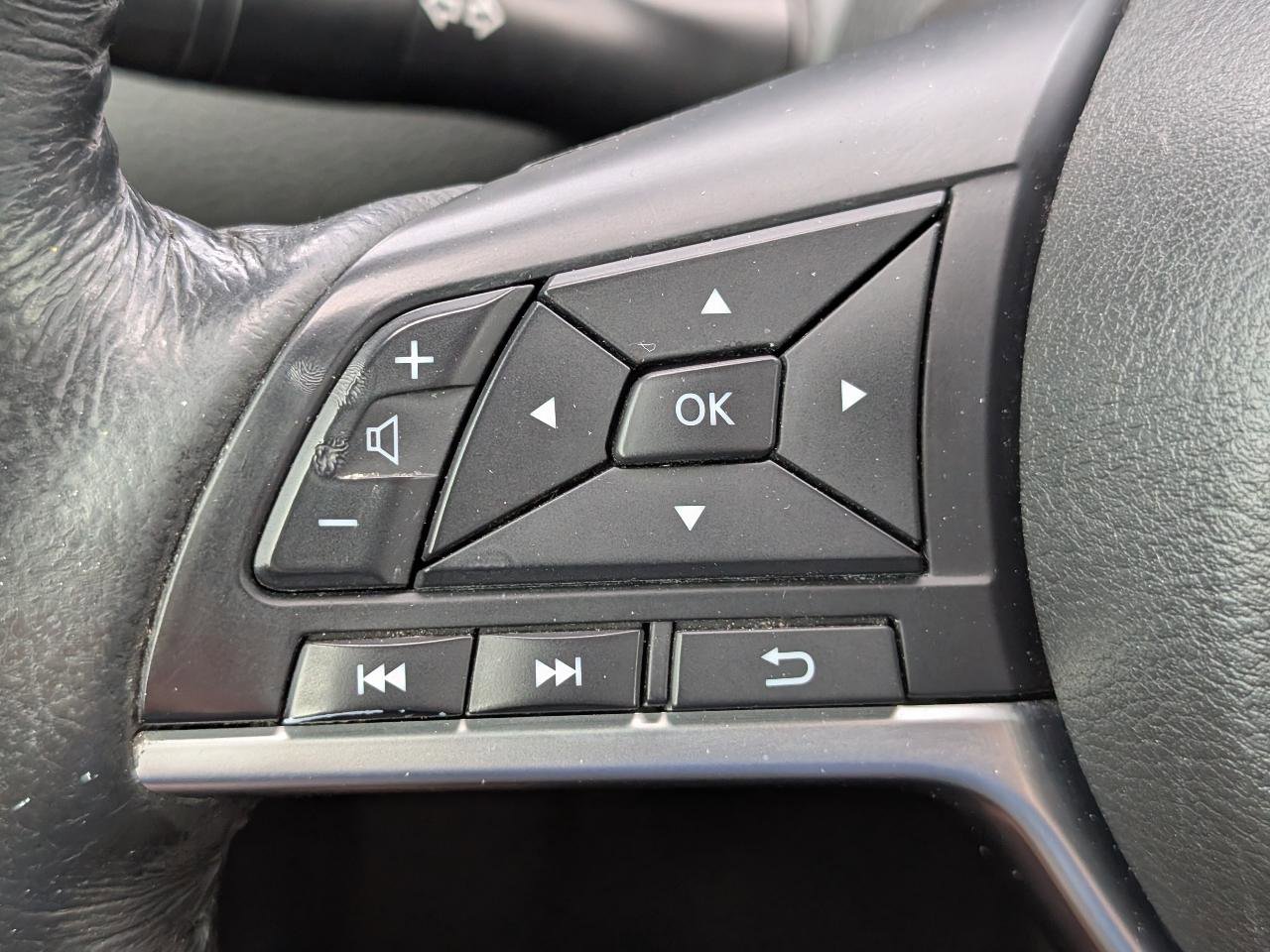Used 2018 Nissan Rogue SL FWD image 13