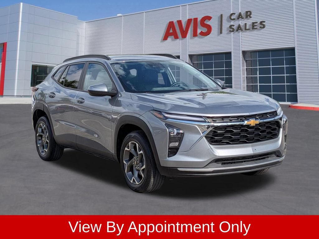 Used 2025 Chevrolet Trax LT w/ LT Convenience Package FWD image 3