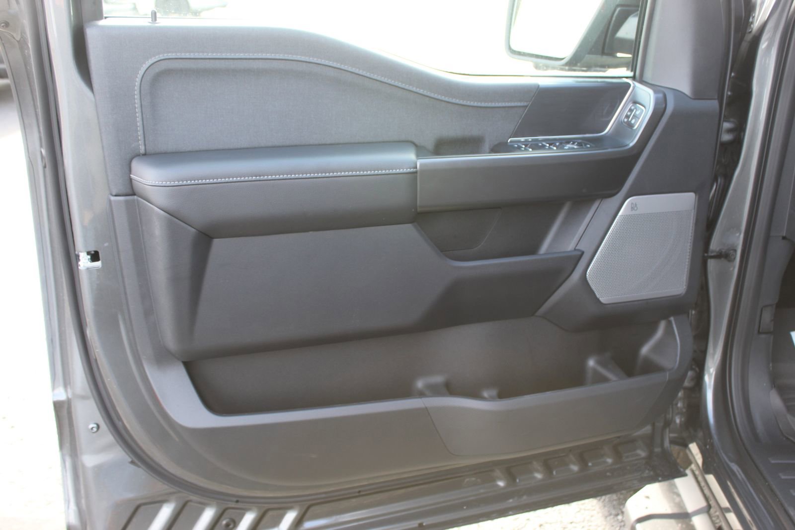 New 2025 Ford F150 Lariat w/ Equipment Group 501A Mid image 26