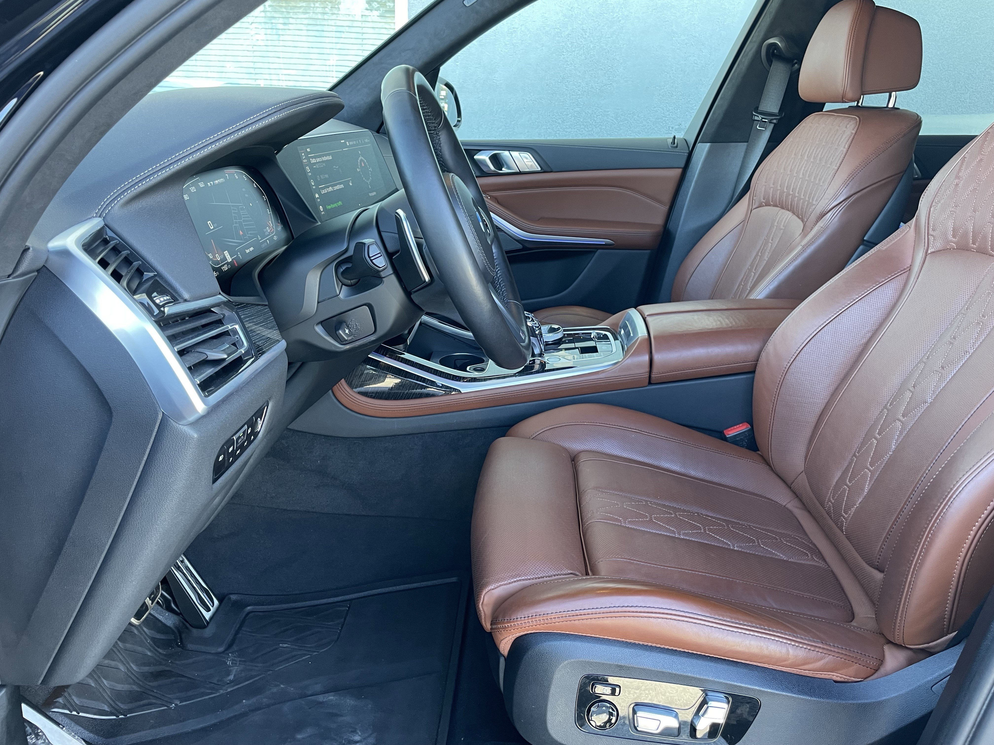 Used 2022 BMW X7 M50i w/ Luxury Seating Package image 14