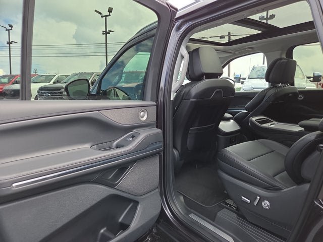 Used 2026 Lincoln Navigator L Reserve AWD/4WD image 12