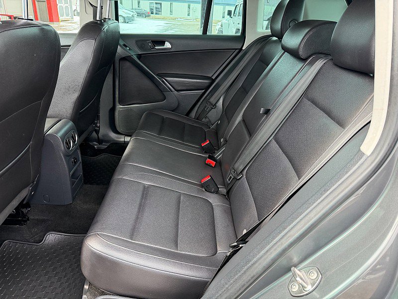 Used 2012 Volkswagen Tiguan SE image 16