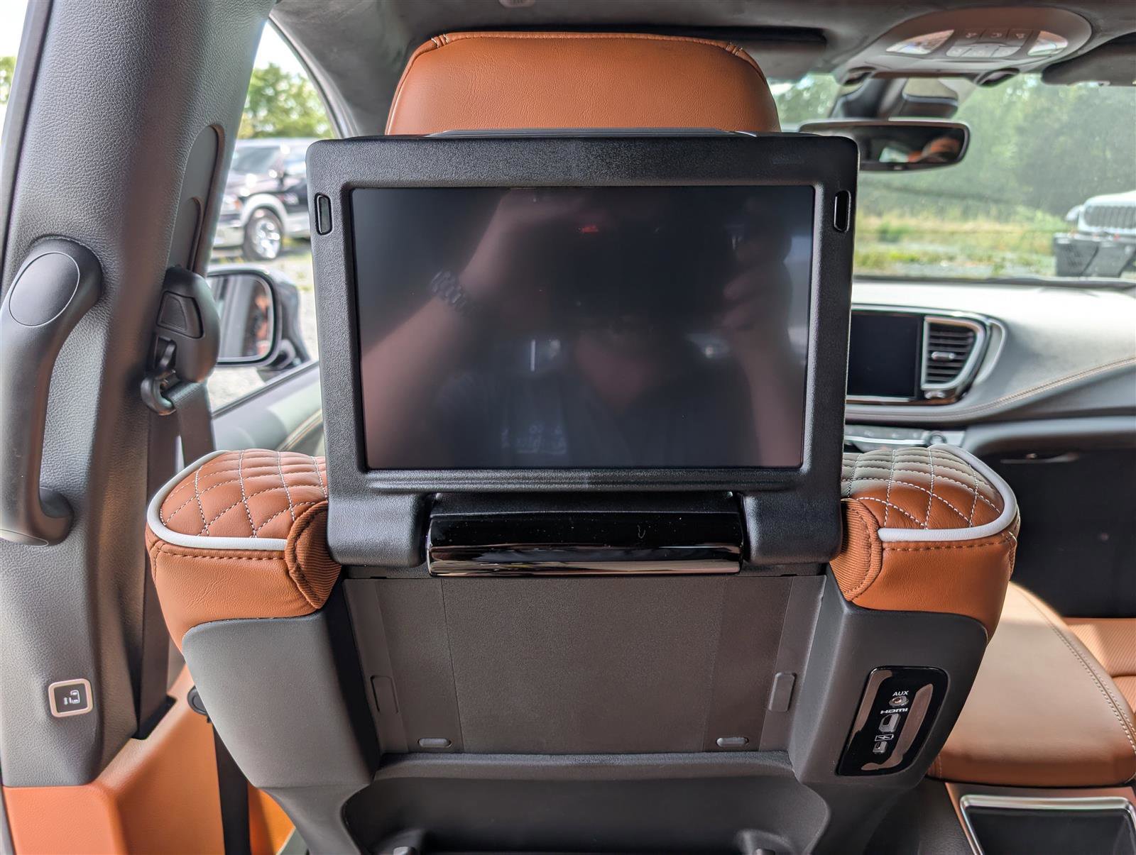 New 2026 Chrysler Pacifica Pinnacle image 13