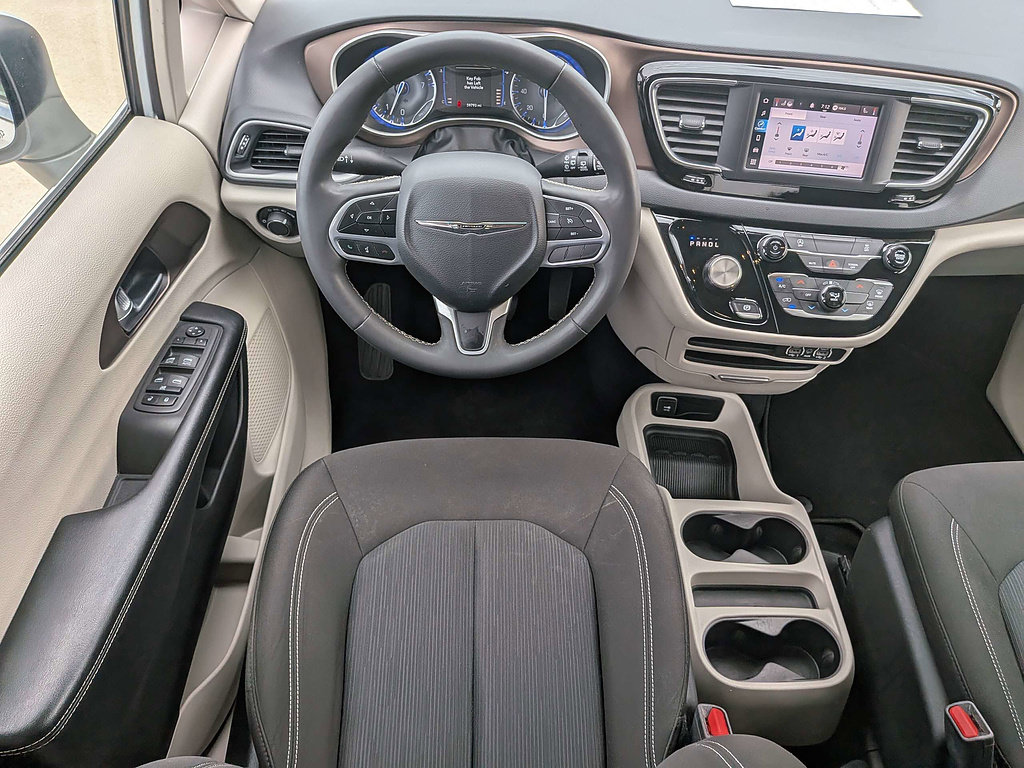 Certified 2022 Chrysler Voyager LX FWD image 16