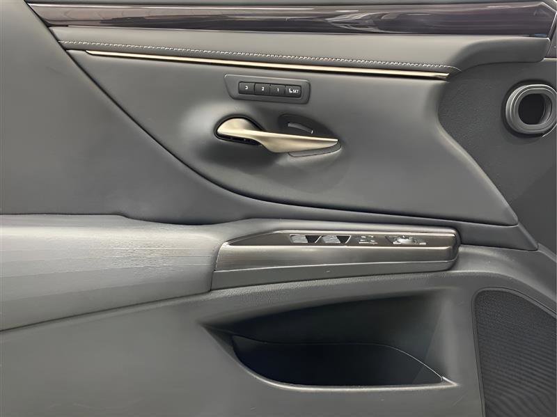 Used 2019 Lexus ES 350 Luxury w/ Accessory Package 2 image 9