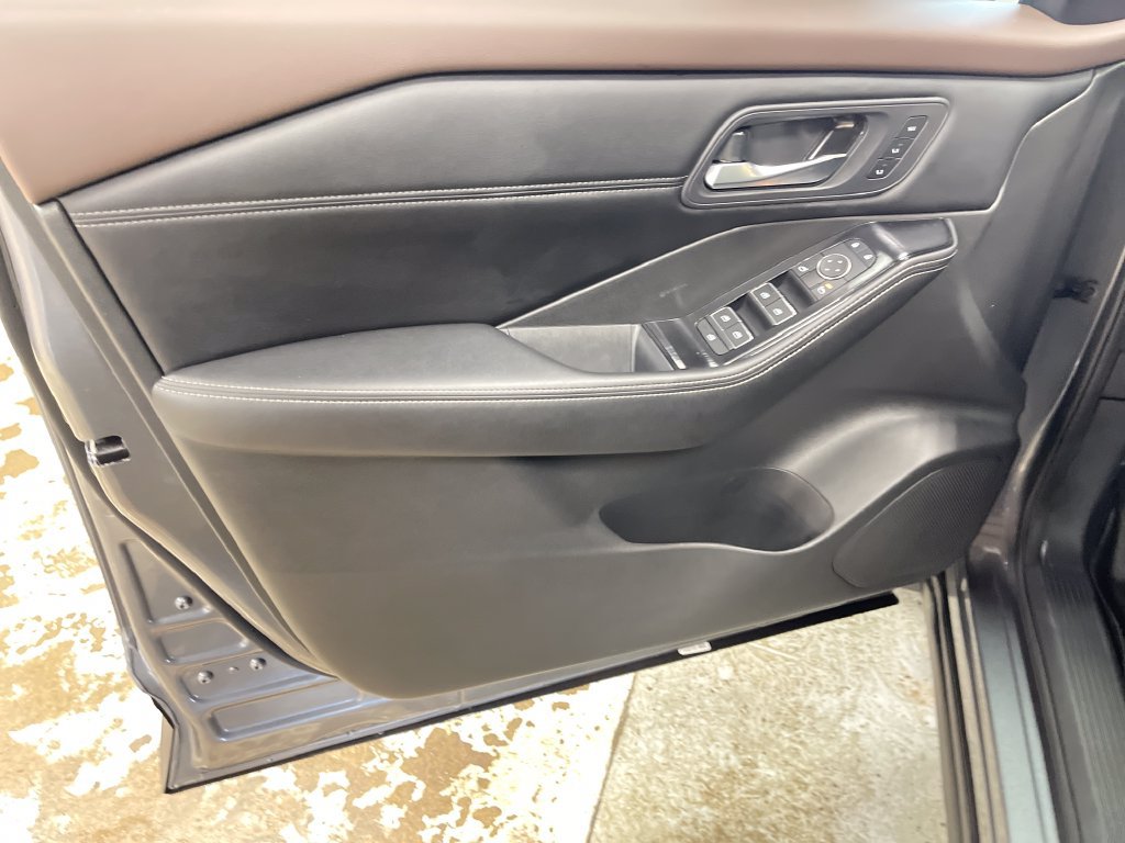 Used 2023 Nissan Rogue SL w/ SL Premium Package AWD/4WD image 18