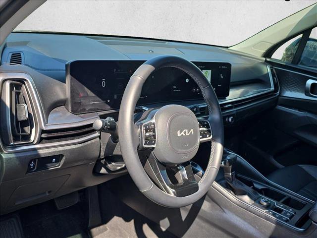 Used 2025 Kia Sorento S image 10
