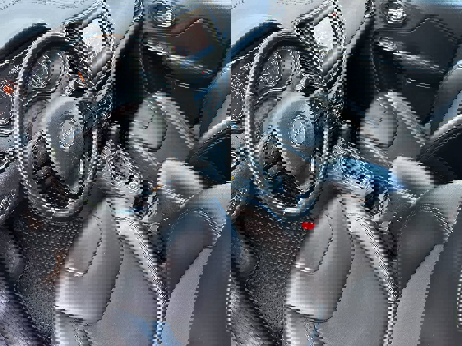 Used 2020 Jeep Cherokee Latitude Plus image 11