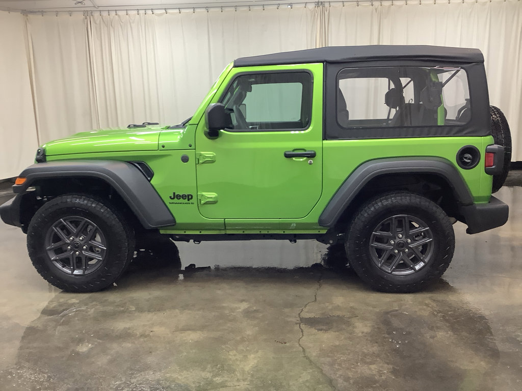 Used 2025 Jeep Wrangler Sport image 9