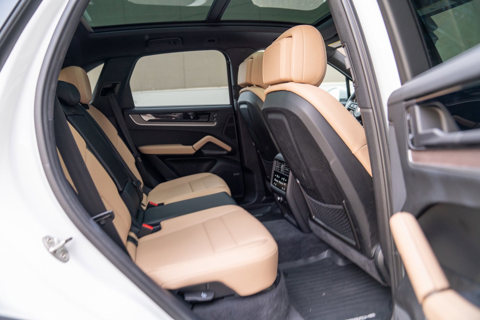 Used 2025 Porsche Cayenne image 24