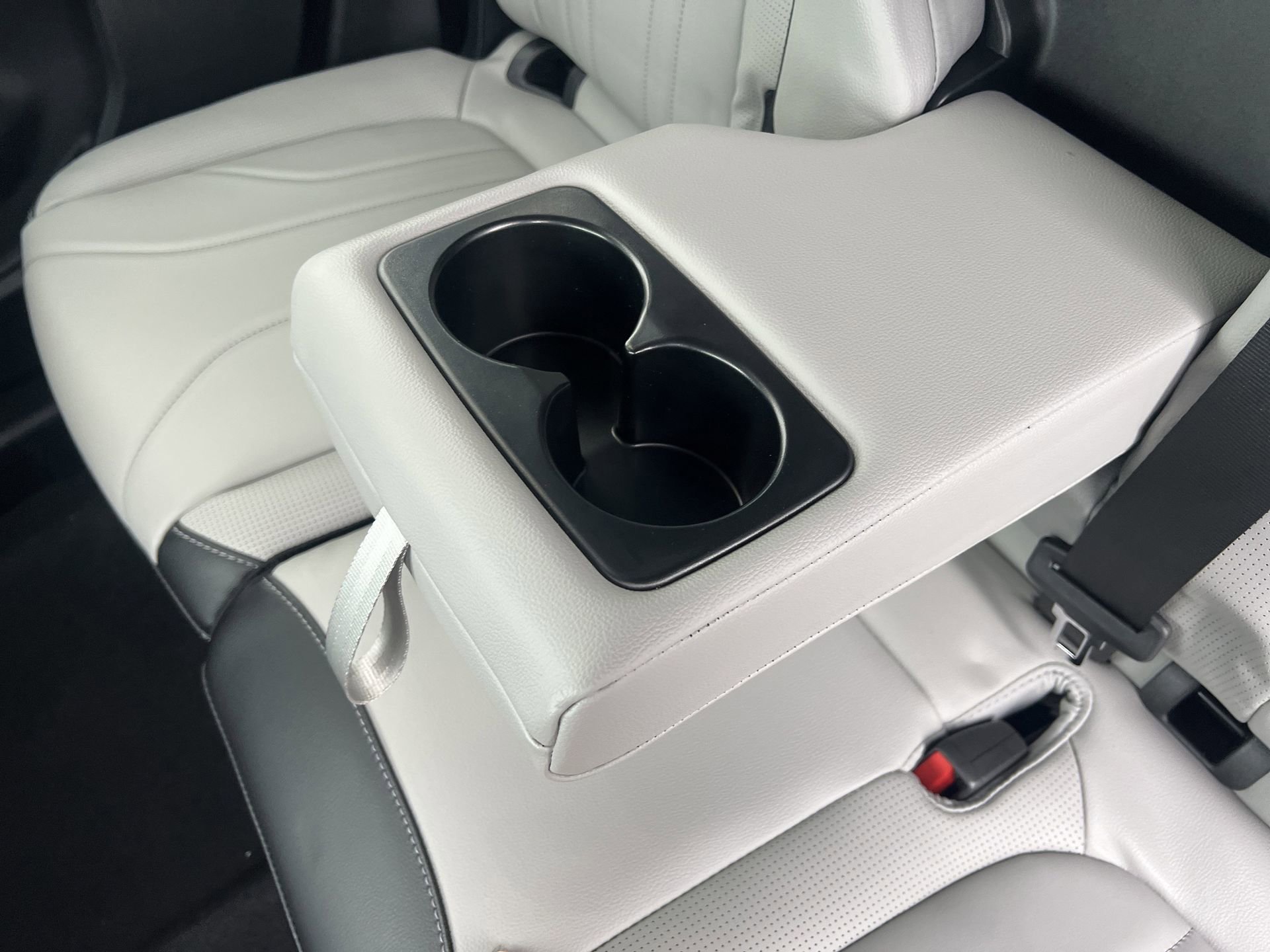 New 2026 Ford Escape SE w/ PHEV Premium Package FWD image 21