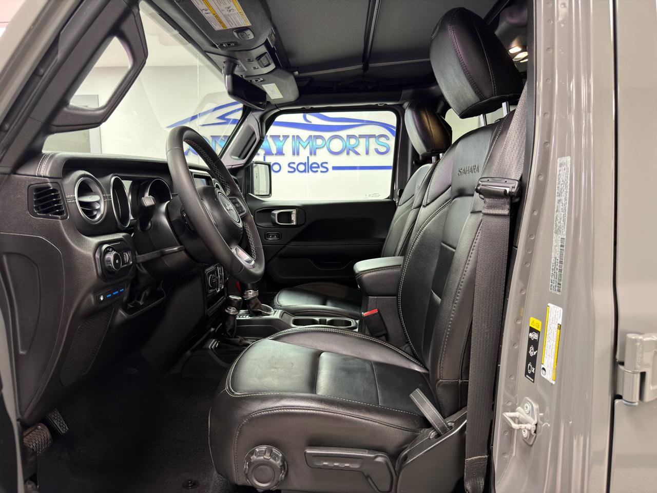 Used 2023 Jeep Wrangler Sahara AWD/4WD image 9
