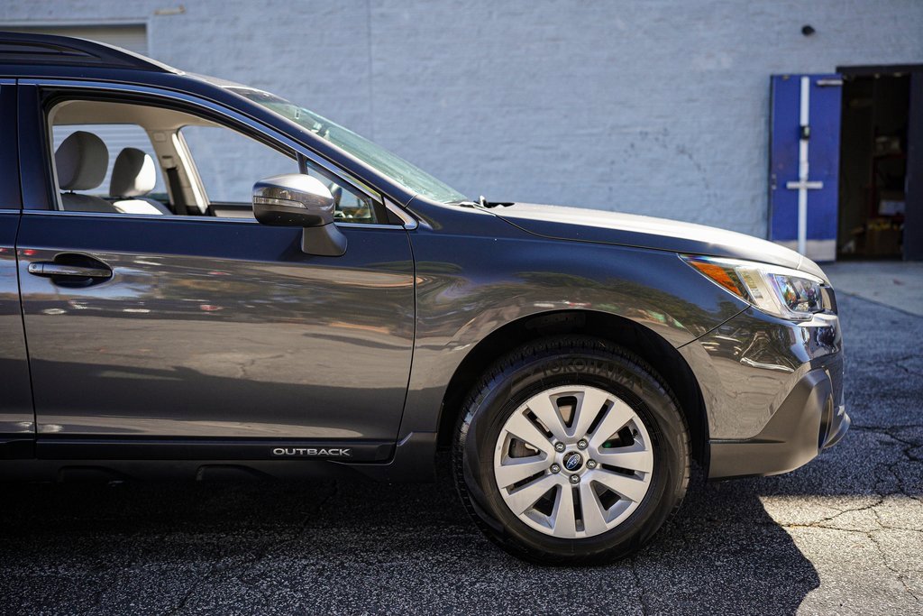 Used 2019 Subaru Outback 2.5i Premium image 16