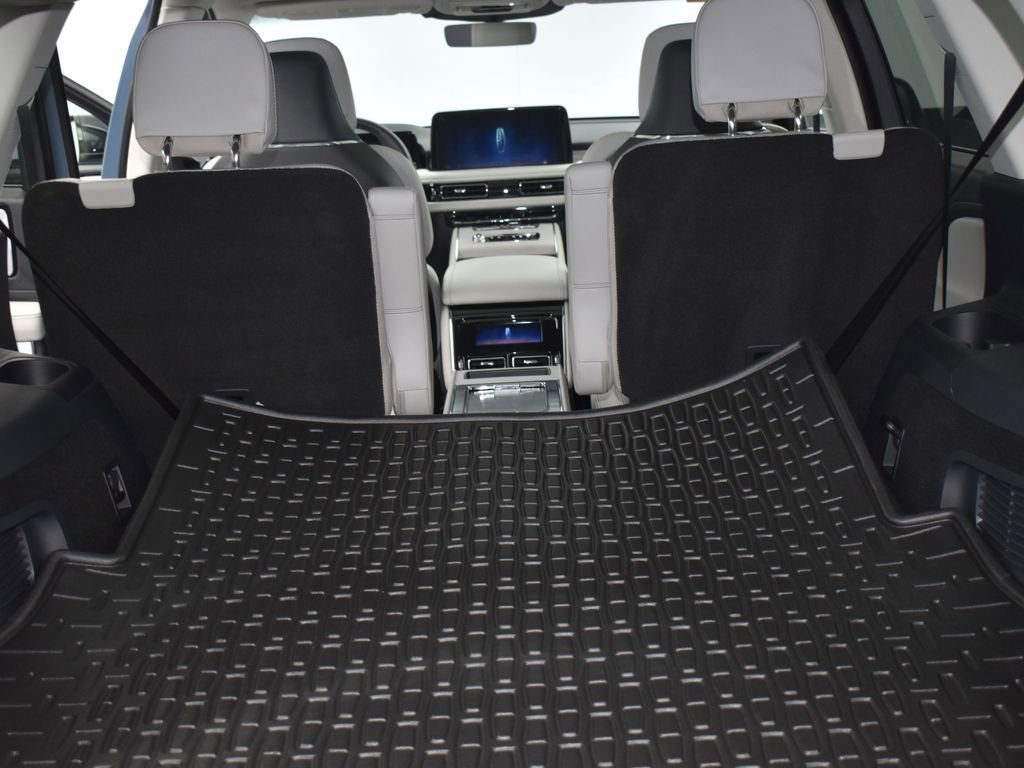 Used 2025 Lincoln Aviator Reserve w/ Equipment Group 201A image 12