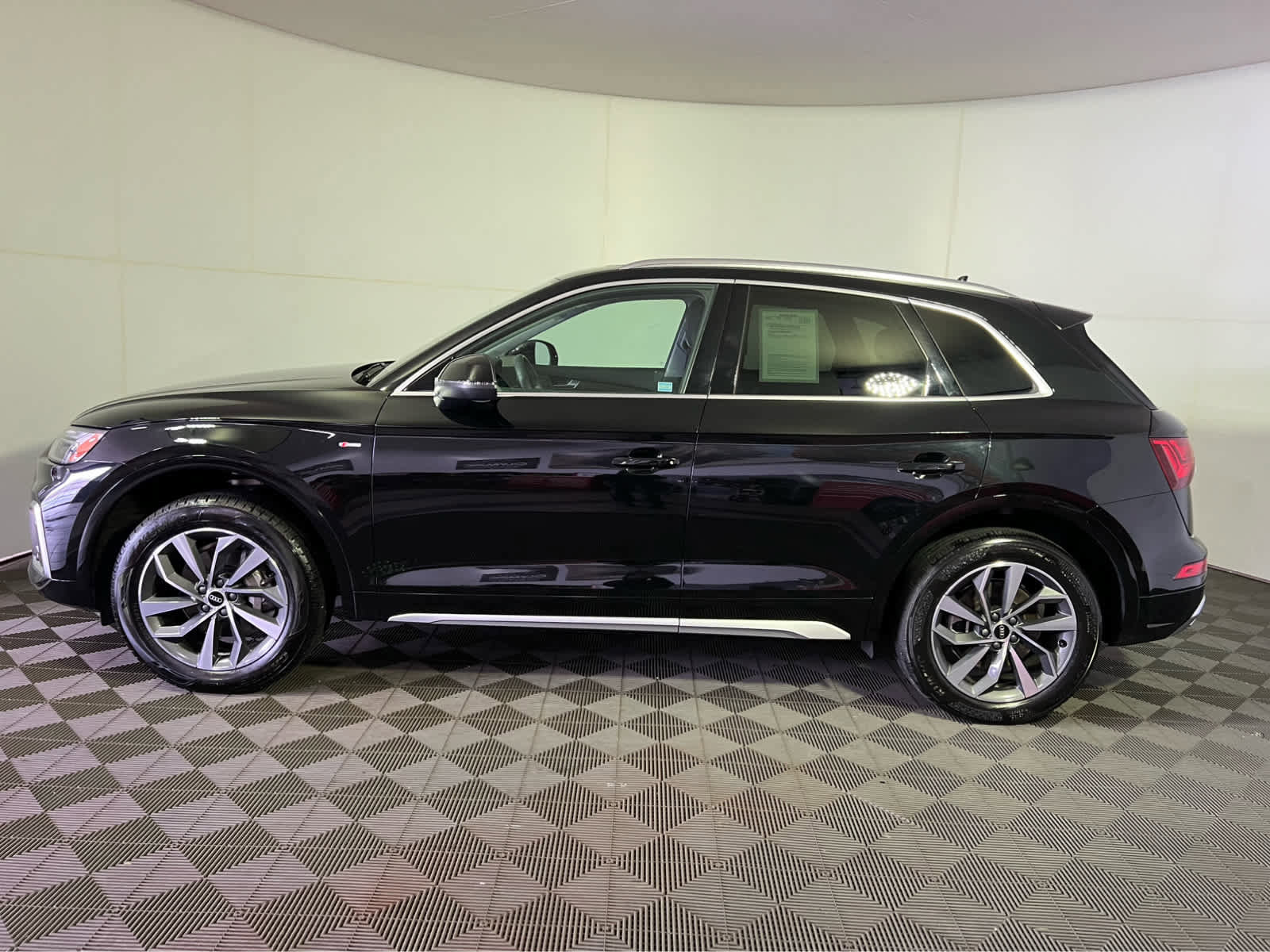 Used 2023 Audi Q5 2.0T Premium Plus w/ Premium Plus Package AWD/4WD image 4