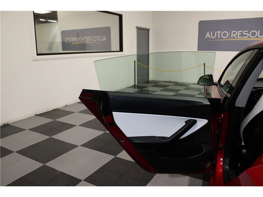 Used 2021 Tesla Model 3 Standard Range Plus image 12