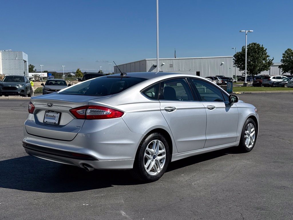 Used 2016 Ford Fusion SE FWD image 7