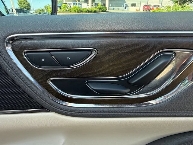 Used 2017 Lincoln Continental Select FWD image 48