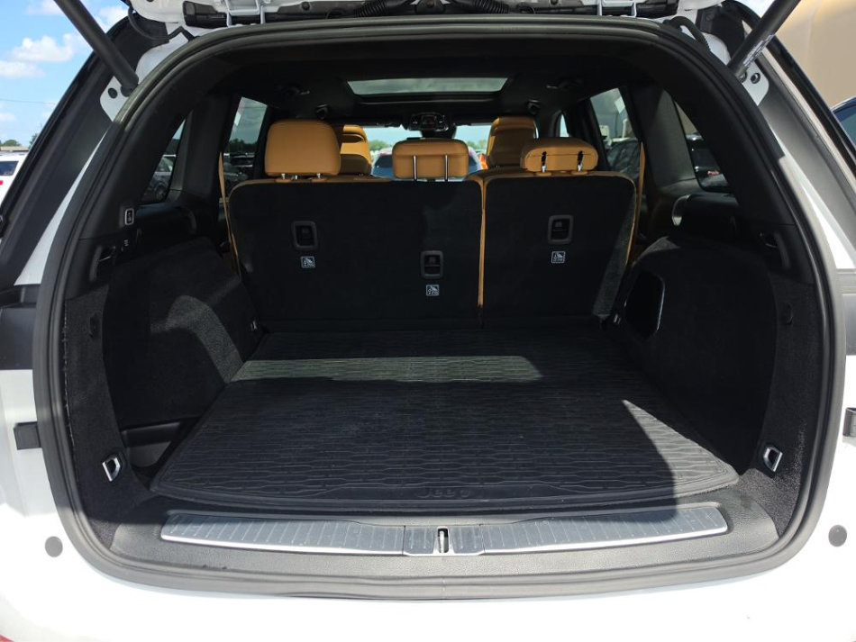 Used 2024 Jeep Grand Cherokee Summit AWD/4WD image 23