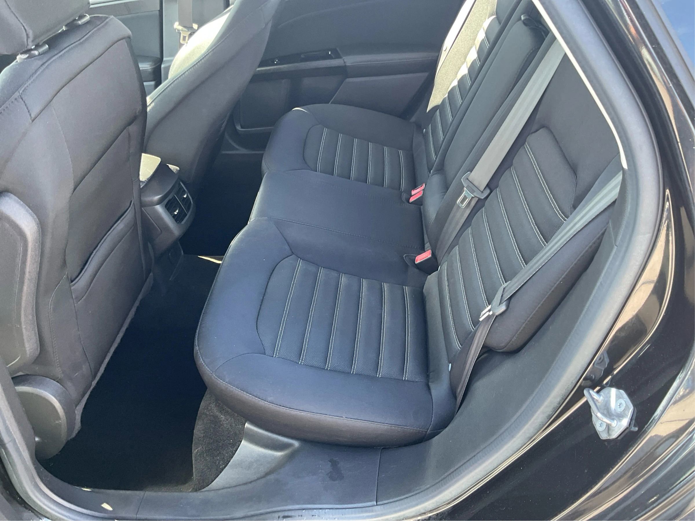 Used 2015 Ford Fusion SE image 10