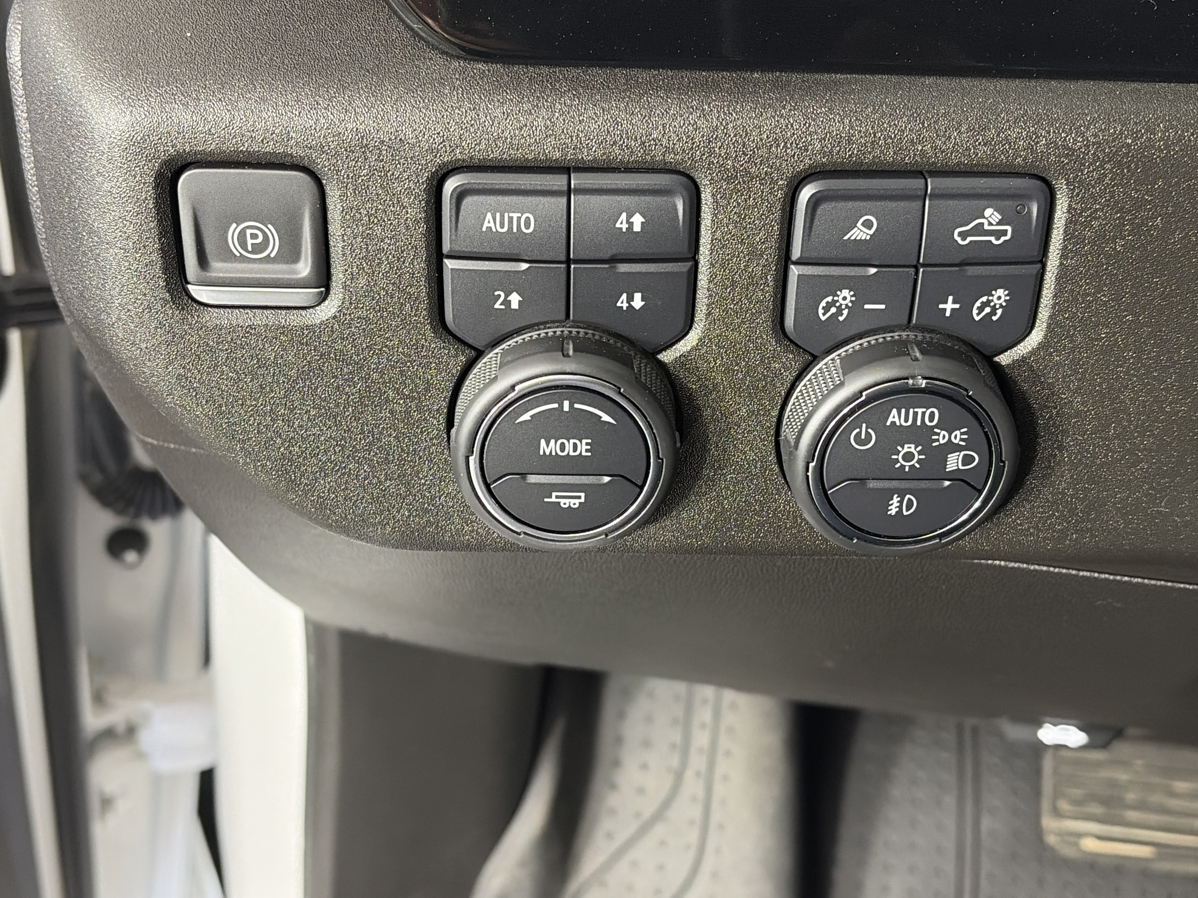Used 2024 Chevrolet Silverado 1500 High Country w/ High Country Premium Package AWD/4WD image 29