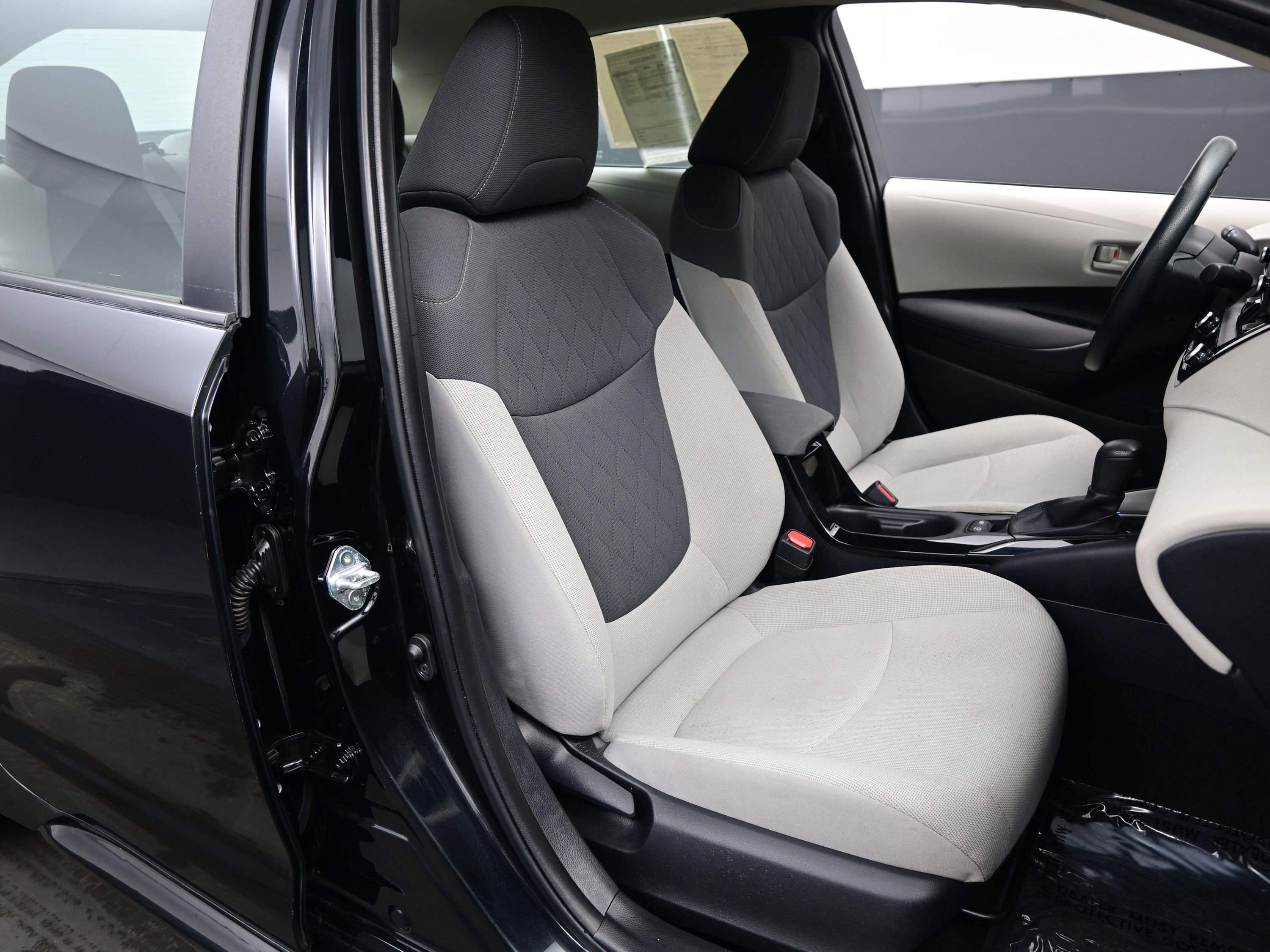 Used 2022 Toyota Corolla LE image 13