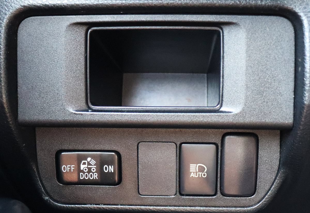 Used 2018 Toyota Tacoma SR w/ SR Convenience Package AWD/4WD image 41