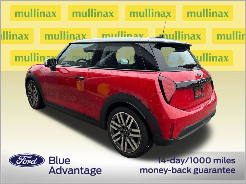 Used 2025 MINI Cooper 2-Door Hardtop FWD image 3