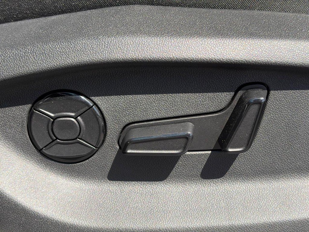 Certified 2026 Volkswagen Tiguan SE AWD/4WD image 19