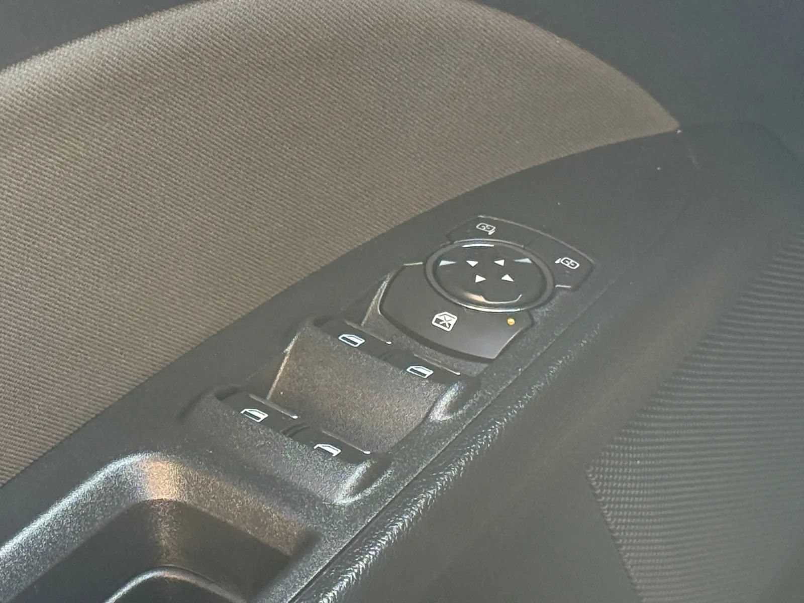 Used 2020 Ford Fusion SE FWD image 38