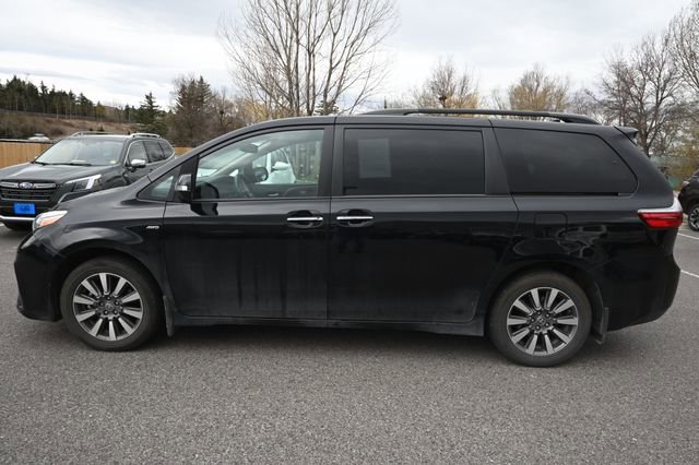 Used 2020 Toyota Sienna Limited image 2