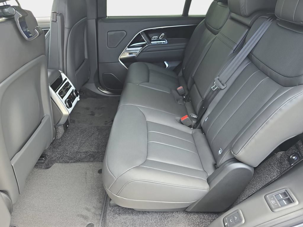 New 2026 Land Rover Range Rover Long Wheelbase SE AWD/4WD image 16