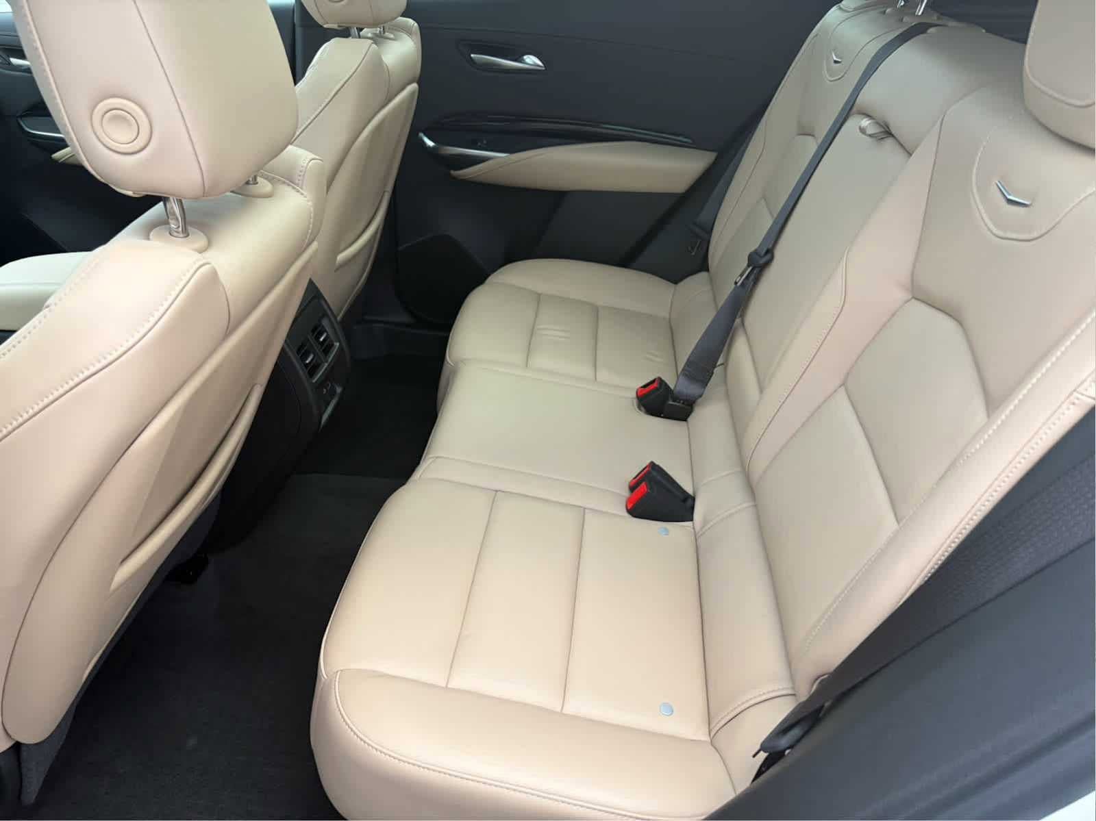 Used 2024 Cadillac XT4 Luxury w/ Cold Weather Package AWD/4WD image 25