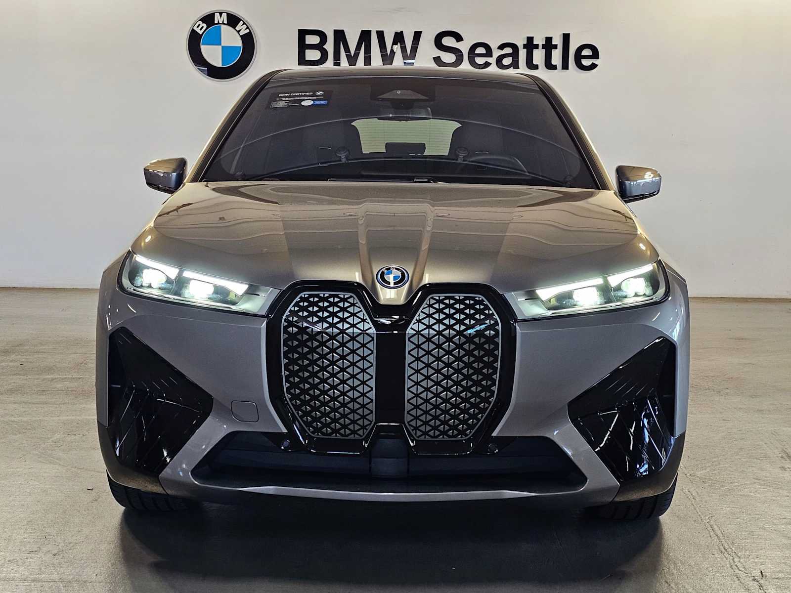 Used 2025 BMW iX xDrive50 w/ Sport Package AWD/4WD image 6
