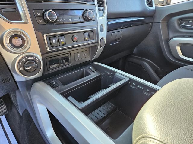 Used 2021 Nissan Titan SV w/ SV Convenience Package image 24