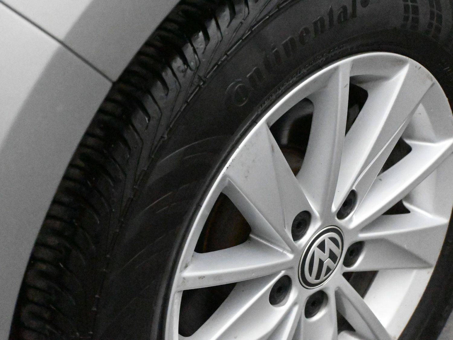 Used 2018 Volkswagen Golf S image 14