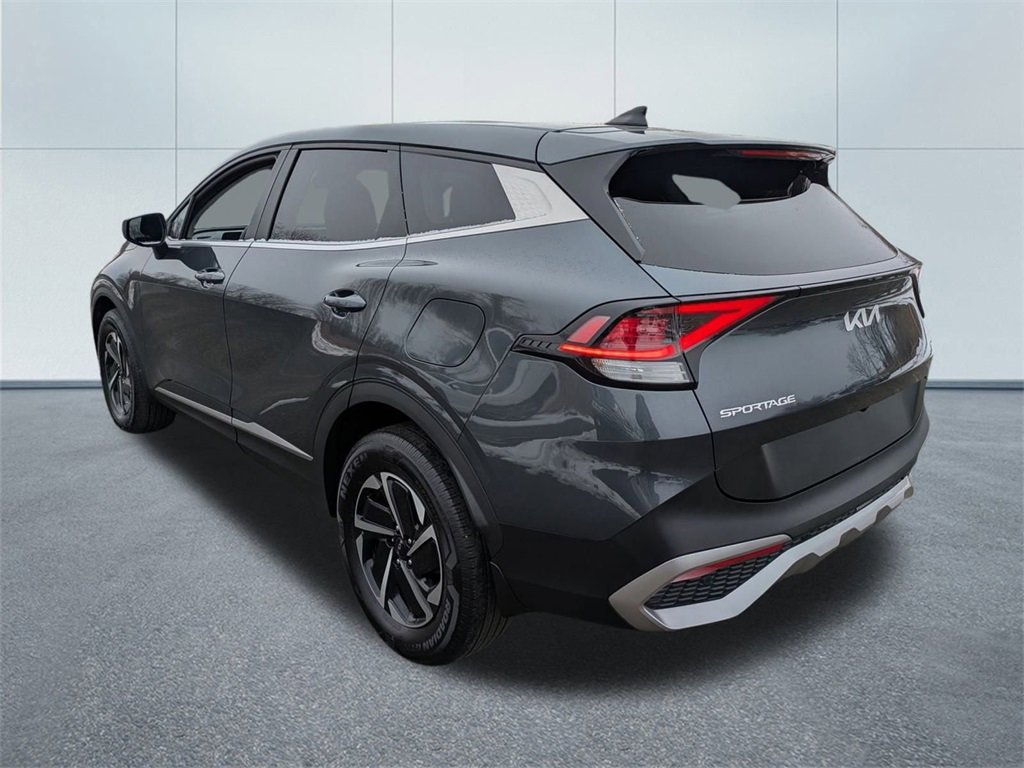 Used 2023 Kia Sportage LX image 5