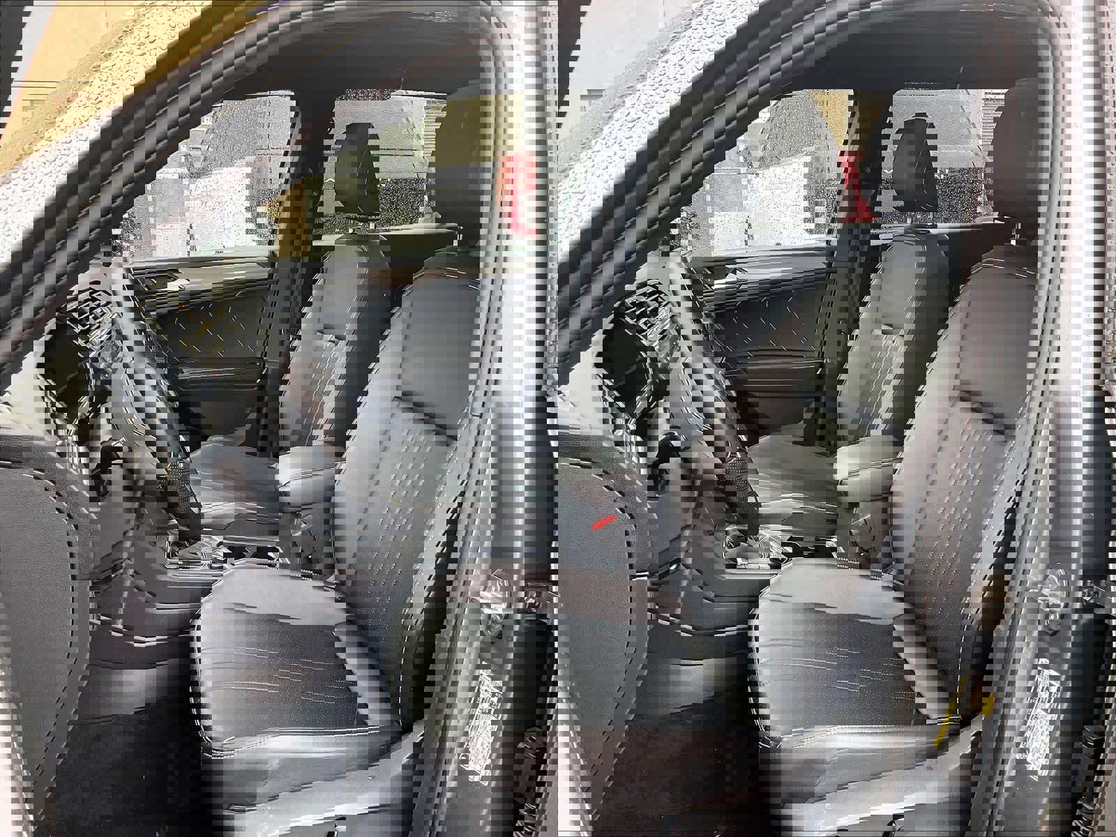 Used 2022 Volkswagen Tiguan SE R-Line image 10