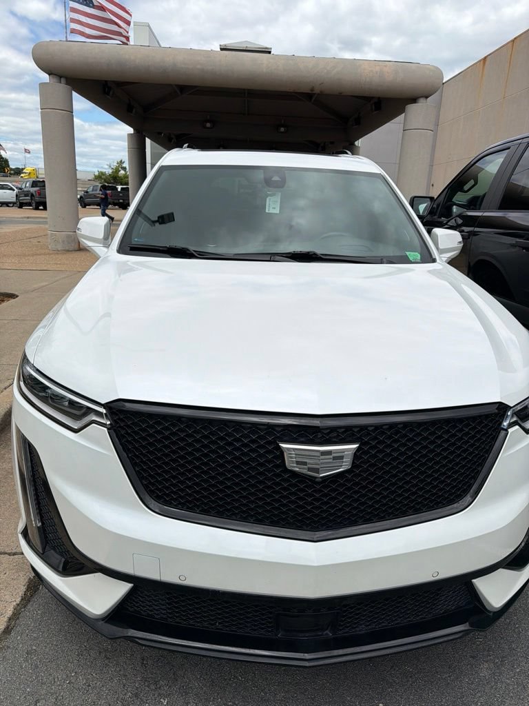 Used 2023 Cadillac XT6 Sport w/ LPO, ONYX Package AWD/4WD image 6