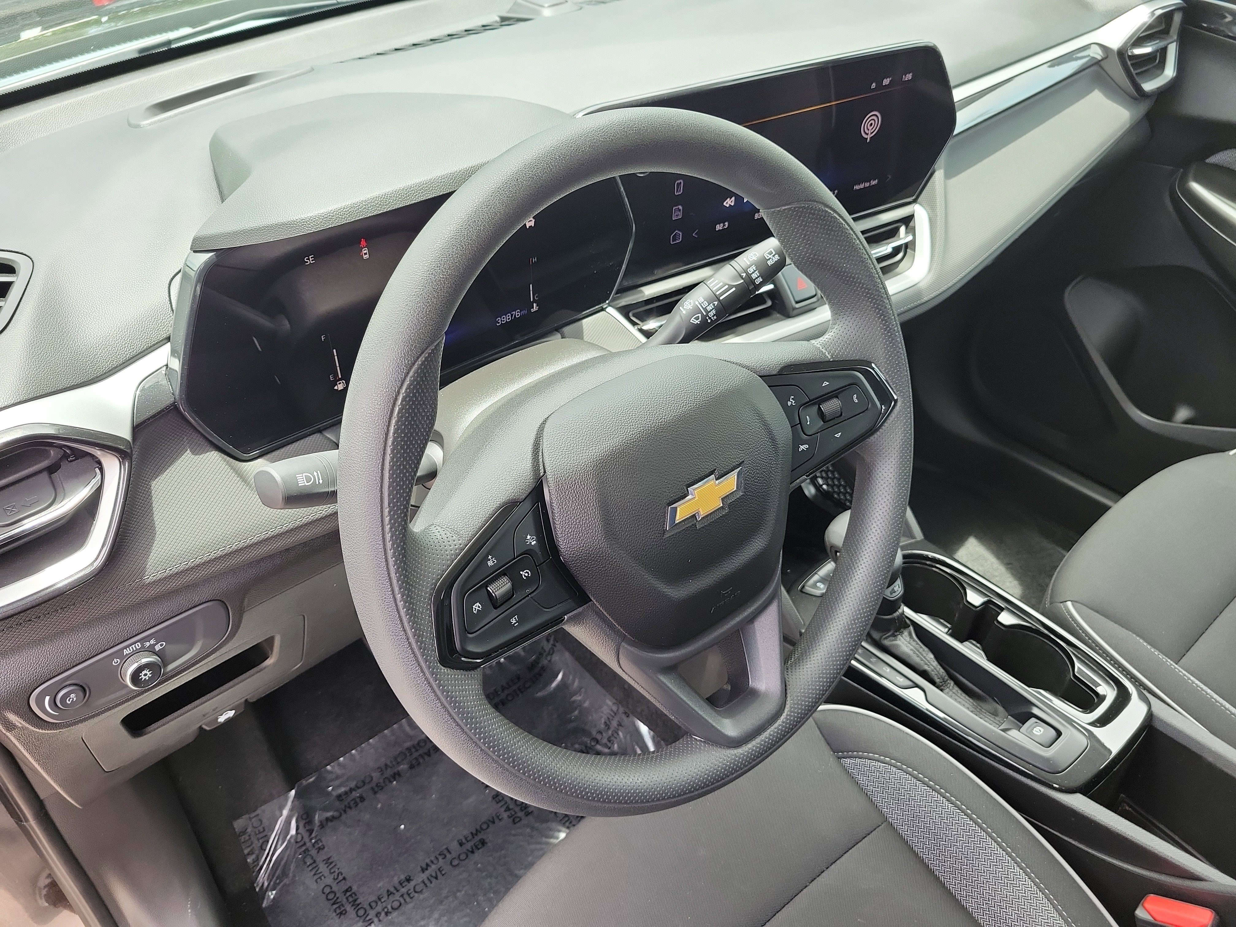 Used 2025 Chevrolet TrailBlazer LS FWD image 24