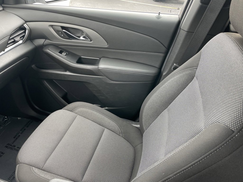 Used 2023 Chevrolet Traverse LT image 18