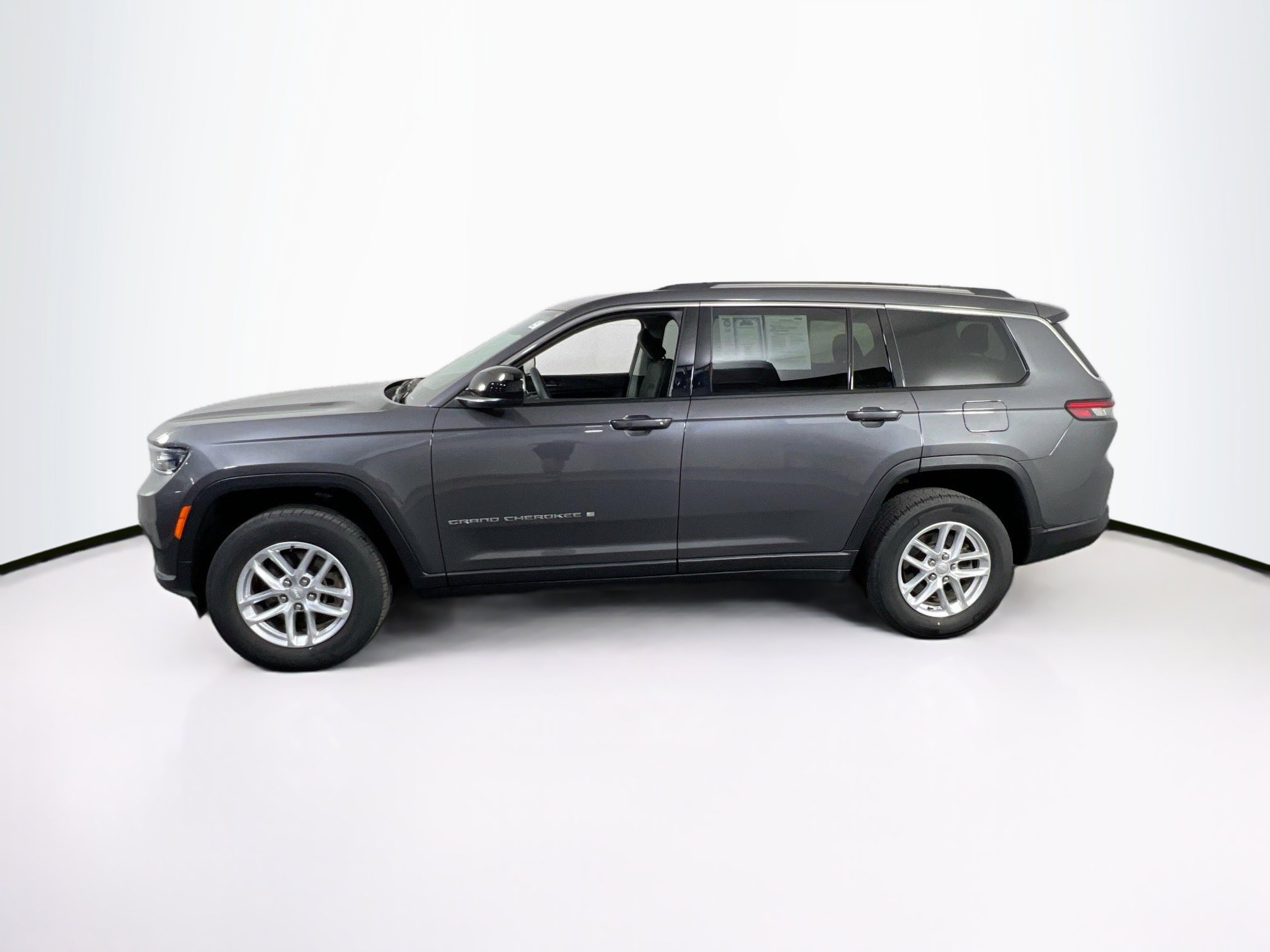Used 2023 Jeep Grand Cherokee L Laredo AWD/4WD image 8