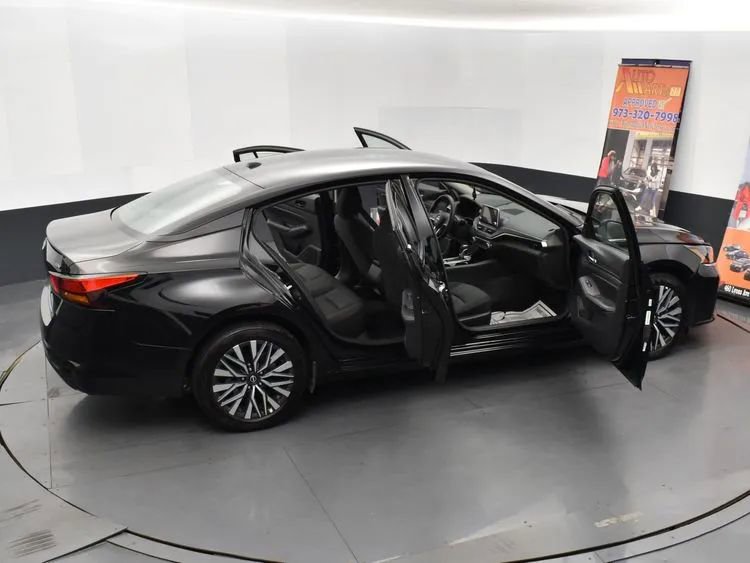 Used 2024 Nissan Altima 2.5 SV image 6