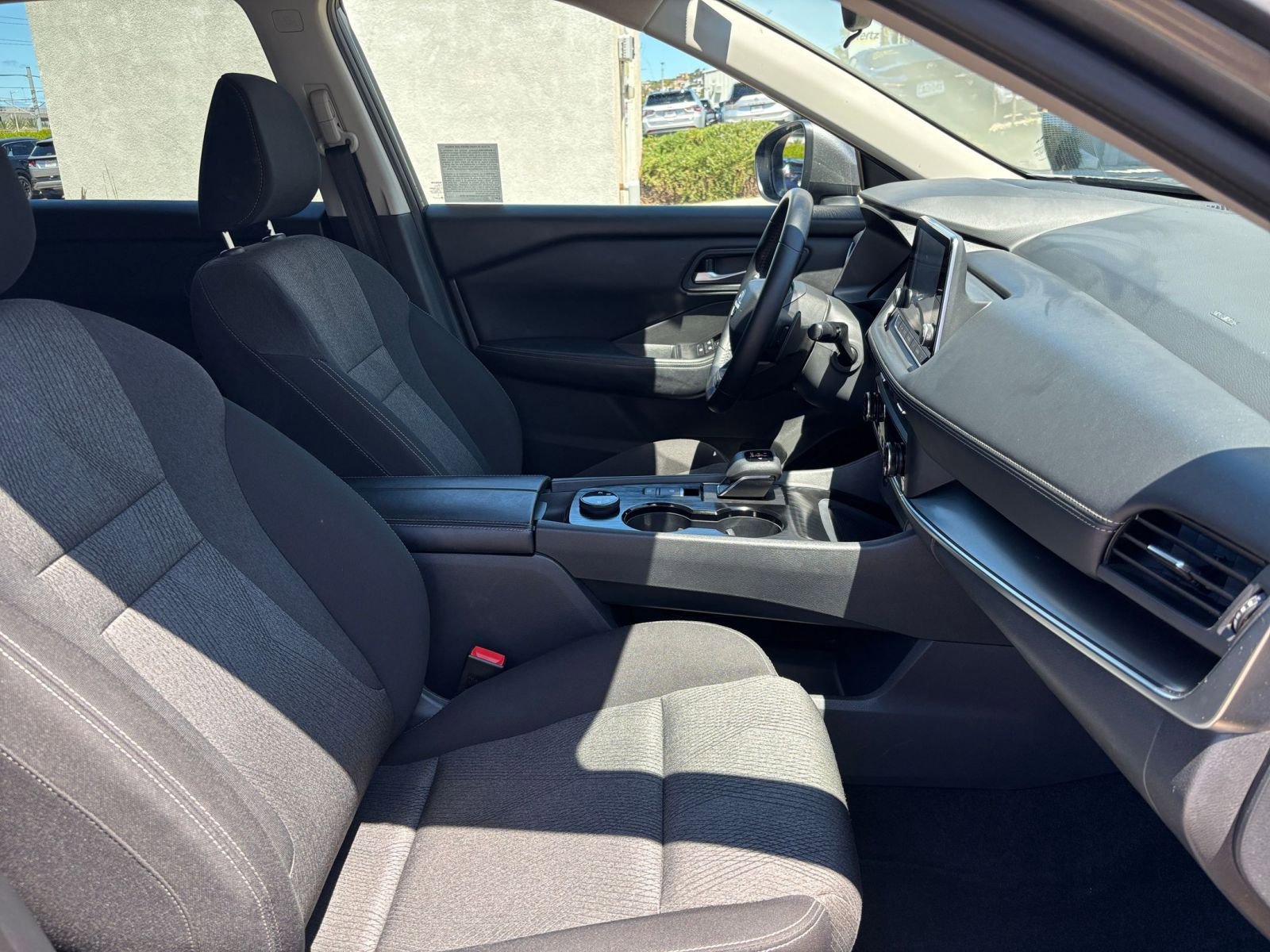 Used 2025 Nissan Rogue SV AWD/4WD image 38