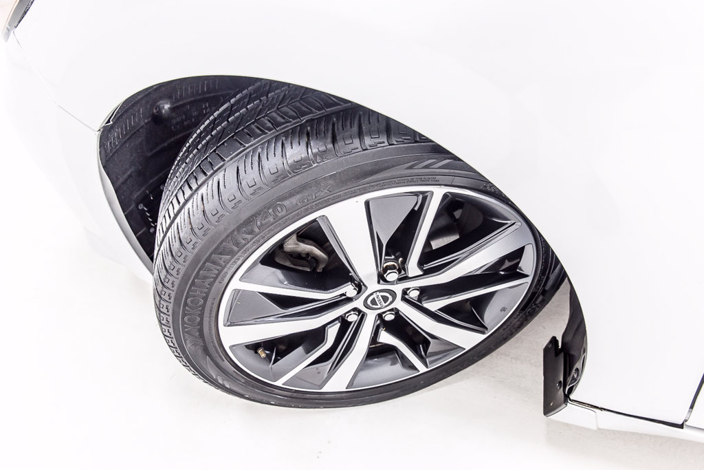 Used 2019 Nissan Maxima 3.5 SV w/ Floor Mat Group FWD image 12