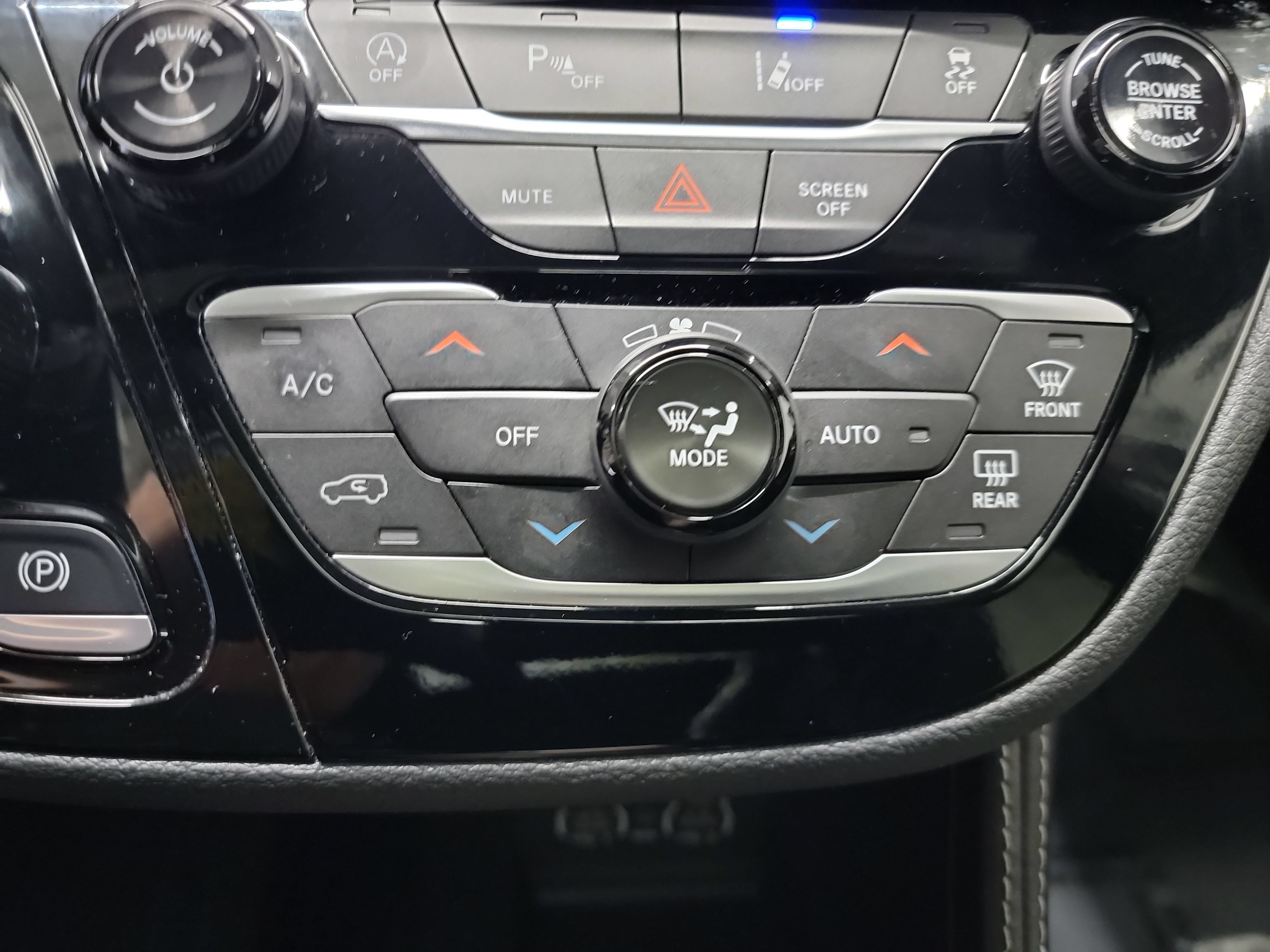 Used 2025 Chrysler Pacifica Limited FWD image 21