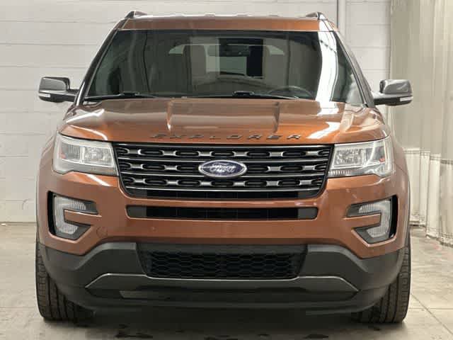 Used 2017 Ford Explorer XLT w/ Equipment Group 202A AWD/4WD image 30