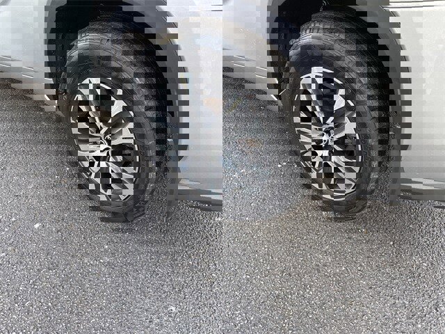 Used 2023 Toyota Highlander XLE image 11