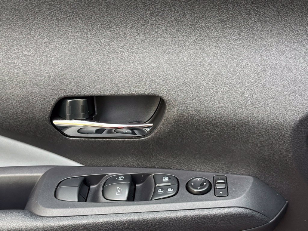 Used 2024 Nissan Kicks SR w/ SR Premium Package FWD image 22
