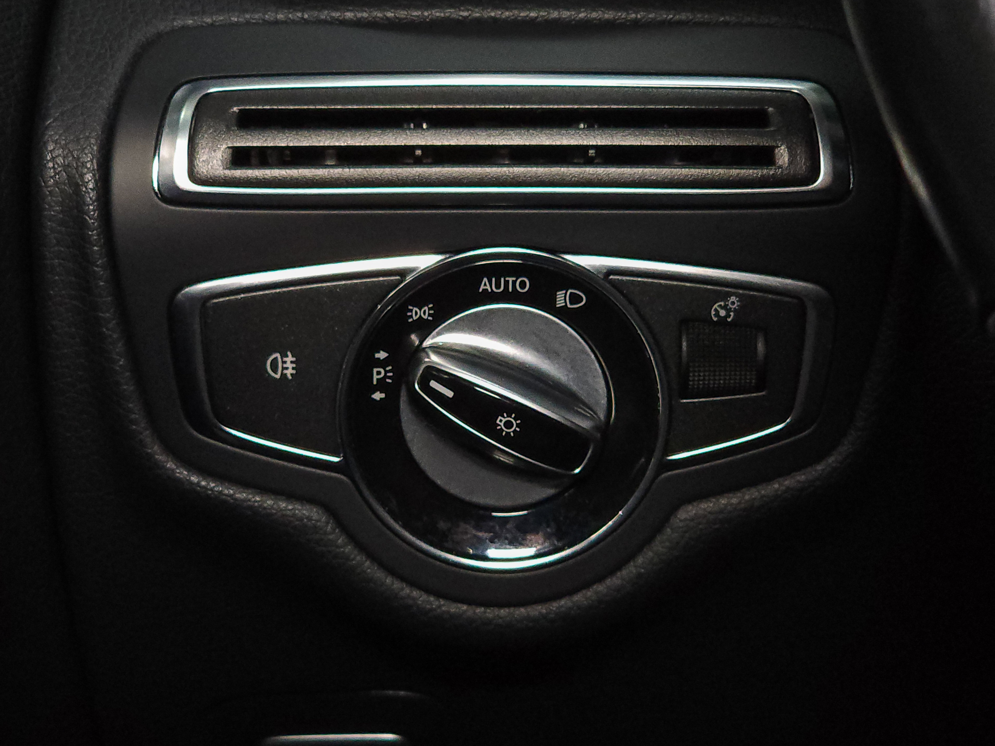 Used 2015 Mercedes-Benz C 300 4MATIC Sedan image 23